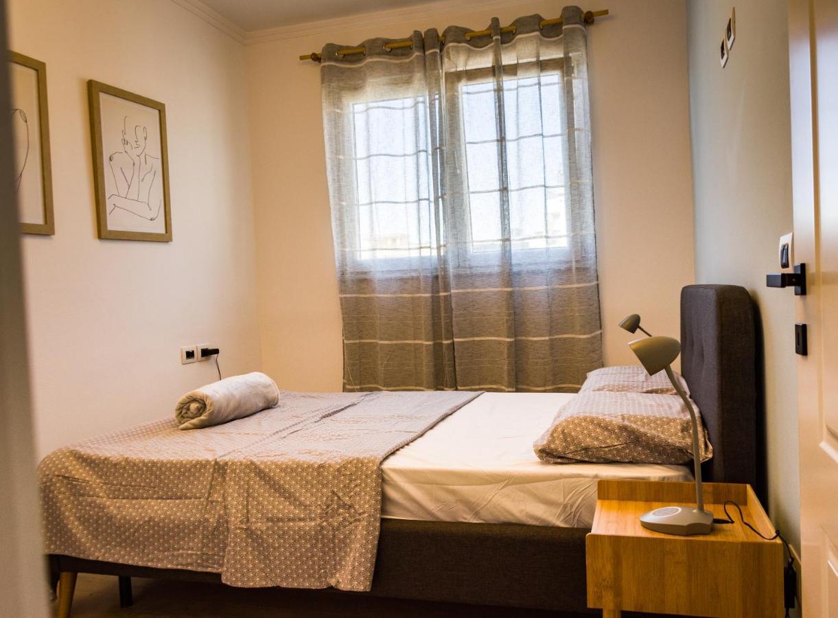 Bright Apartment Close To City Center Тирана Экстерьер фото